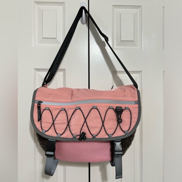 FREE PEOPLE PLAYOFF SHERPA MESSENGER BAG. BOHEMIAN CROSSBODY. SCHOOL COLLEGE. - Picture 2 of 7